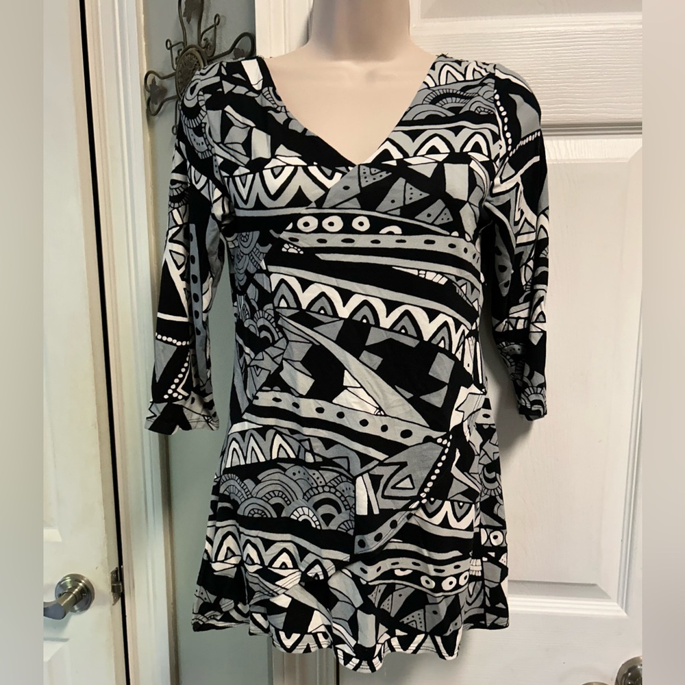 NWT Zen Knits Black & White Top XS Knit Blouse Geo Print